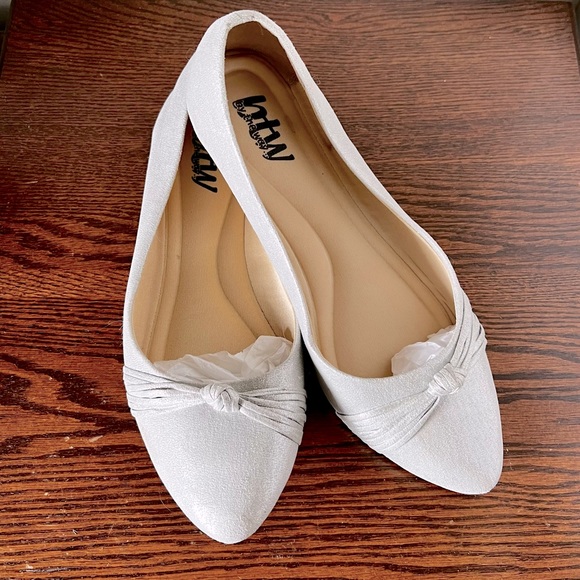 BY THE WAY and JUST BE, TWO PAIRS OF SHOES - Picture 5 of 11